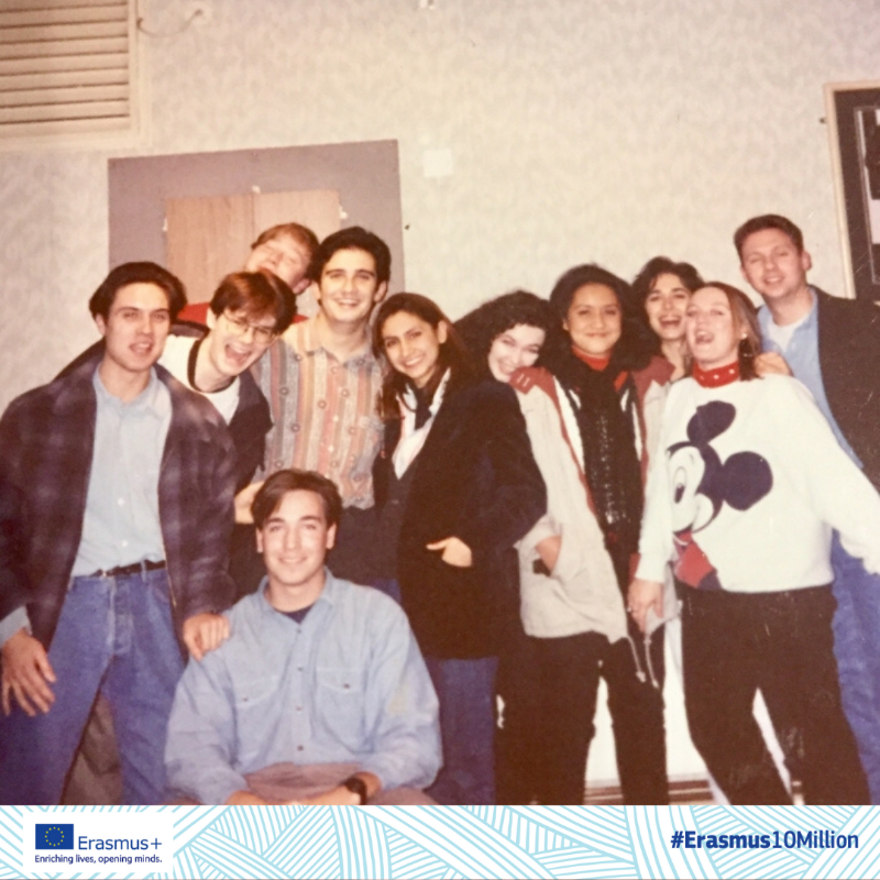 EU_Commission's tweet photo. Let our vintage pictures take you on an #ErasmusPlus journey through time.

To celebrate its 35th birthday, we selected 📸 of the first participants to the programme.

Since 1987, Erasmus has been a wonderful adventure for many Europeans.

↓ Read the story behind the images.