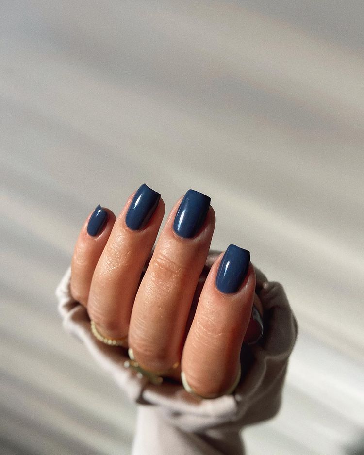 OPI_PRODUCTS's tweet image. Nail-care is self-care. DIY blue nails are always a win! #LessIsNorse 
By: @lauracmcinnis

Shop This Shade: bit.ly/3HGBQE6

#ColorIsTheAnswer #OPIIceland #BlueMani #BlueNails #DarkNails #WinterNails #WinterMani #NailEnthusiast #ModernNails #ModernMani #NailObsessed