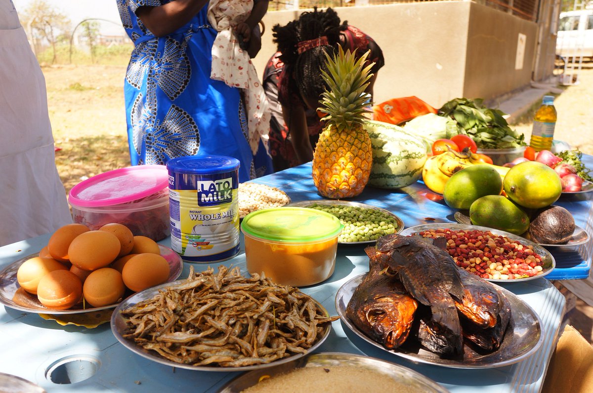 ceforduganda's tweet photo. Empowering the local community to take lead. Below are Lead Mother's in Rhinocamp Settlement, Ocea zone conducting Food Demo for the Pregna & Lactating Mother's in the zone.
#AAProject in partnership with @JohanniterInt @johanniter https://t.co/R8bxVsMTUZ
