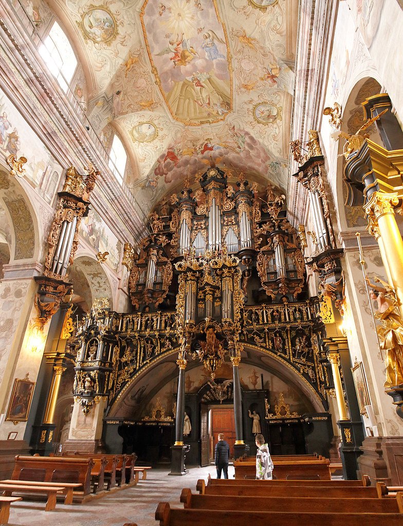 🇵🇱 Organ of the basilica in Lezajsk, Poland

With over 6000 pipes, it is the largest in Europe.