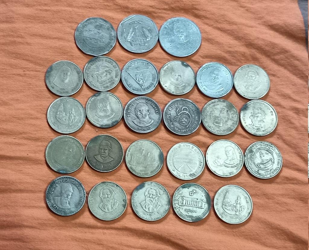 truptiranee's tweet photo. My coin collection...
#oldcoins
#coinlover
#indianruppe https://t.co/1oUC7mitJw