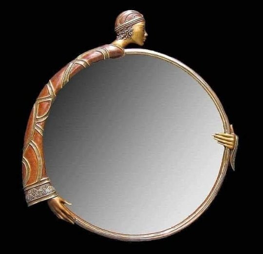 Alirose260417's tweet photo. "La vida es como un espejo:
Si sonrío, el espejo me devuelve la sonrisa.
La actitud que tome frente a la vida, es la misma que la vida tomará ante mí."
~ Mahatma Gandhi
#MIRROR #Reflexiontime #art https://t.co/JQMu76Bi5p https://t.co/fuDTmN7pOG