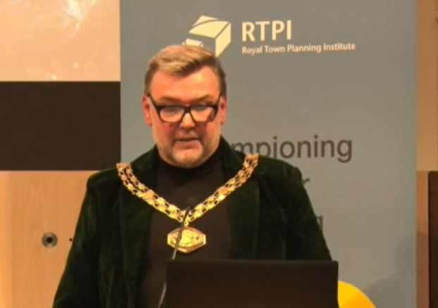 Dan Huang tweet media