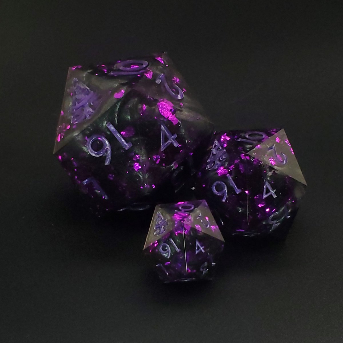 WeeZerdDice's tweet photo. Secrets in the Dark
#dnd #dice #handmadedice #dicesmith https://t.co/AIUcL9DmWk