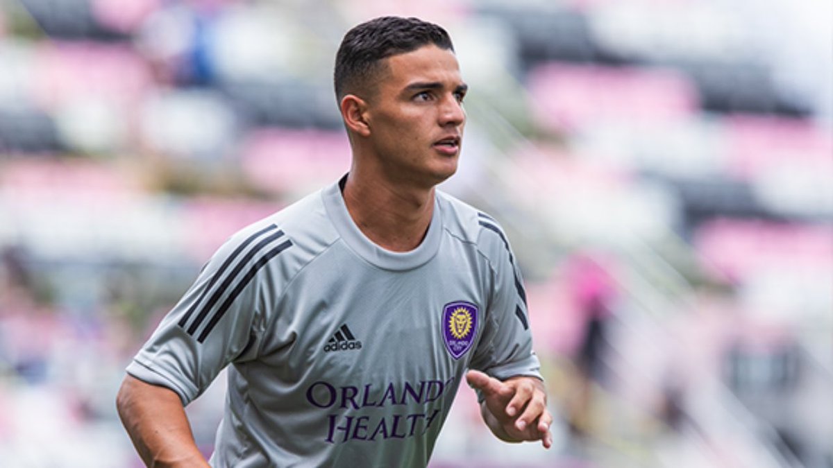 DonOmarSierra's tweet photo. Me acaba de confirmar una fuente importantísima que Alexander Alvarado arregló en los últimos minutos con @LDU_Oficial y llega este sábado a Quito para firmar su contrato. Alvarado vendrá a préstamo de Orlando City y sería el último fichaje de LDU dentro de este período. https://t.co/eV2gj7EzWi