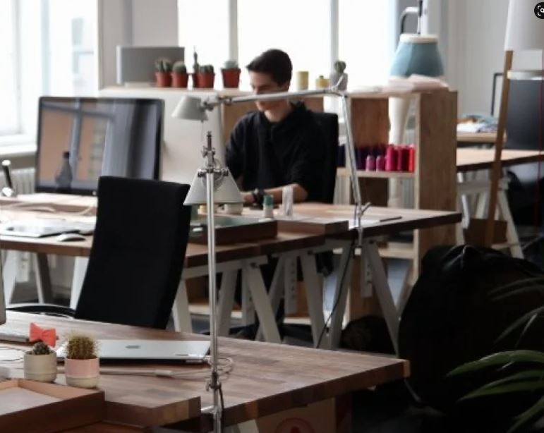 SkyViewTek's tweet image. Computer networks are complicated with many moving parts. Learn 5 of the most frequently asked questions about #NetworkSetUp for businesses at bit.ly/3mcW6oe.