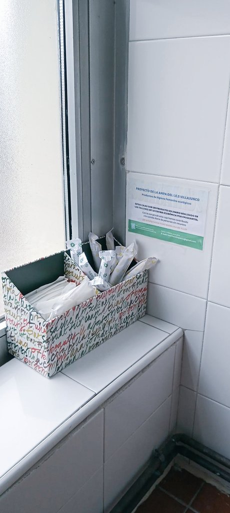 ies_villajunco's tweet photo. Las madres del AMPA han respondido a la demanda de alumnas en Consejo Escolar y van a proveer de compresas y tampones de algodón ecológico los baños del IES. 

En cajas creadas por personas vulnerables con "Manipulados solidarios".

Esto es muy valioso

#ODS
#IGUALDAD
#ECOSOCIAL https://t.co/A2icxsJzT9