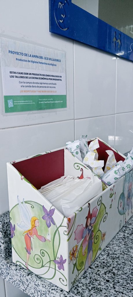 ies_villajunco's tweet photo. Las madres del AMPA han respondido a la demanda de alumnas en Consejo Escolar y van a proveer de compresas y tampones de algodón ecológico los baños del IES. 

En cajas creadas por personas vulnerables con "Manipulados solidarios".

Esto es muy valioso

#ODS
#IGUALDAD
#ECOSOCIAL https://t.co/A2icxsJzT9