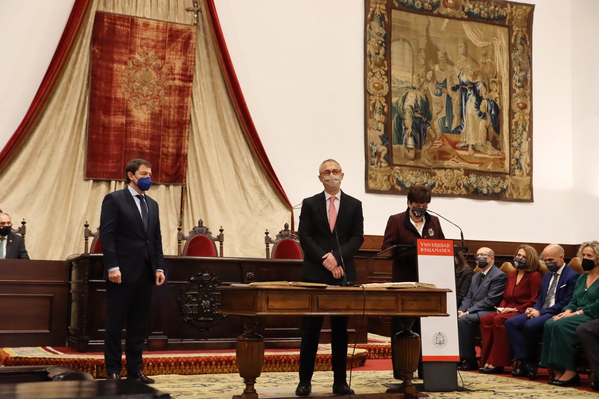 Ricardo Rivero (<a href="/RicardoR_Usal/">Ricardo Rivero Ortega</a>), catedrático de Derecho Administrativo de la USAL, ha tomado posesión esta mañana como rector para un segundo mandato, tras ganar las elecciones celebradas el pasado 30 de noviembre.