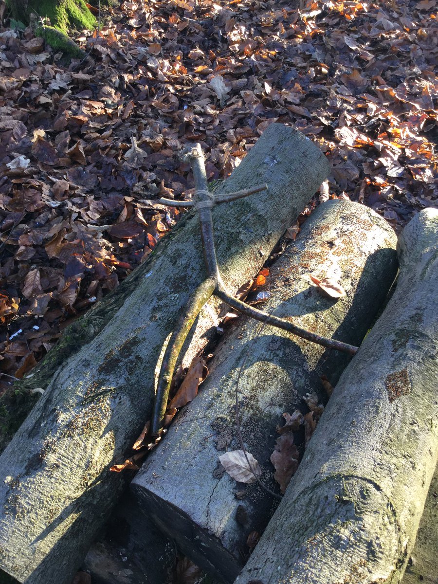 PipersForestSch's tweet image. More action from the stickmen, a bit of swimming, a relax by the pool before drying off in the sun #PipersReception @PipersPrePrep #springiscoming