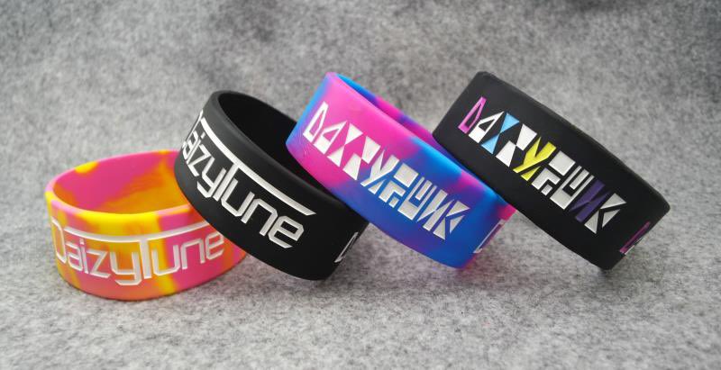 GoodsFactory1's tweet image. おはようございます！グッズファクトリーではスリムタイプのラバーバンド100本/＠194円、ファットタイプのラバーバンド100本/＠233円で作成可能です。税込です。ラバーバンドを作成予定の方は是非ご連絡ください！

goods-factory.comシリコンバンド/