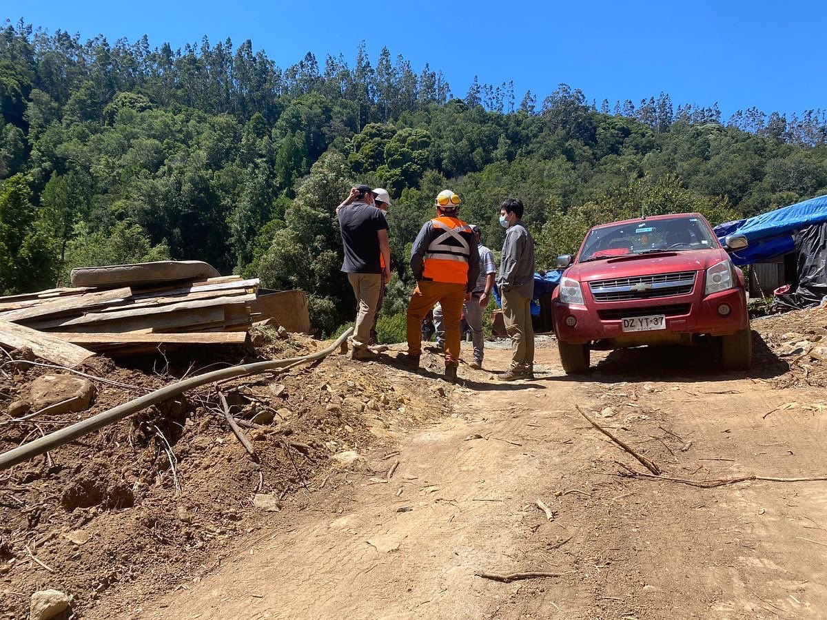 El Seremi <a href="/SotoZerene/">Mauricio Soto Zerené</a> viajó a Curanilahue con Erick Sepulveda de Forestal Arauco, para ver últimos detalles del proyecto ya aprobado de Luis Fuentealba y su faena minera El Socavón. Con imágenes de dron mostraron ingreso y ubicación de la faena para obtener un permiso de ingreso.