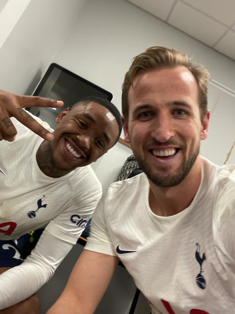 ChrisCowlin's tweet photo. Madness! Just madness. Love it! 💙⚽️⚽️⚽️ #COYS #THFC https://t.co/THQQBNLLiK