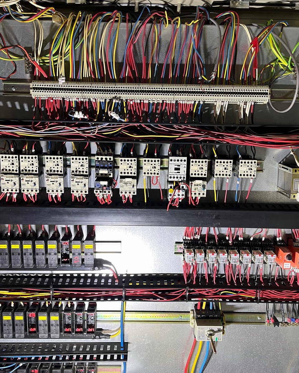 intelligas's tweet image. We’re looking forward to breathing some new life into these two delapidated control cabinets. 

Removal &amp;amp; replacement of these panels isn’t possible due to the sites being live and trading.  

We’re always happy to accommodate our clients needs

#hvac #hvacrepair #hvacengineer