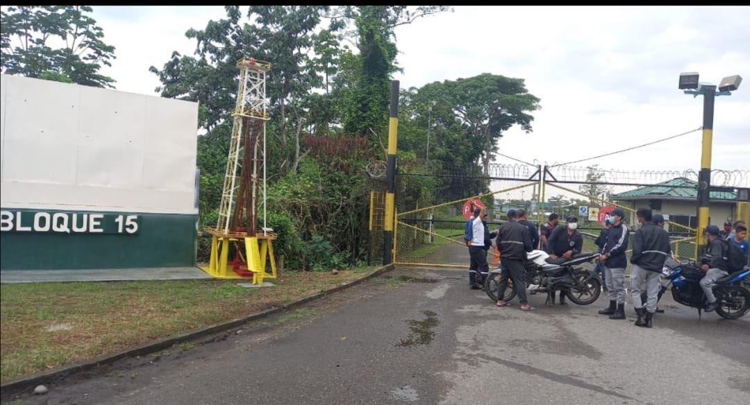 🔴🔴🔴
Hoy los #Guardias d la #Cia #ICSSE contratista d <a href="/EPPETROECUADOR/">EP Petroecuador 🇪🇨</a> #SectorEstrategico #Bloque15 paralizan sus actividades en reclamo por el pago d sus salarios

🚨Está irresponsabilidad compartida pone en #Riesgo la operación

@RecNaturalesEC 
<a href="/DonosoEcuador/">Patricio Donoso</a> 
<a href="/MinTrabajoEc/">Ministerio del Trabajo Ecuador 🇪🇨</a>