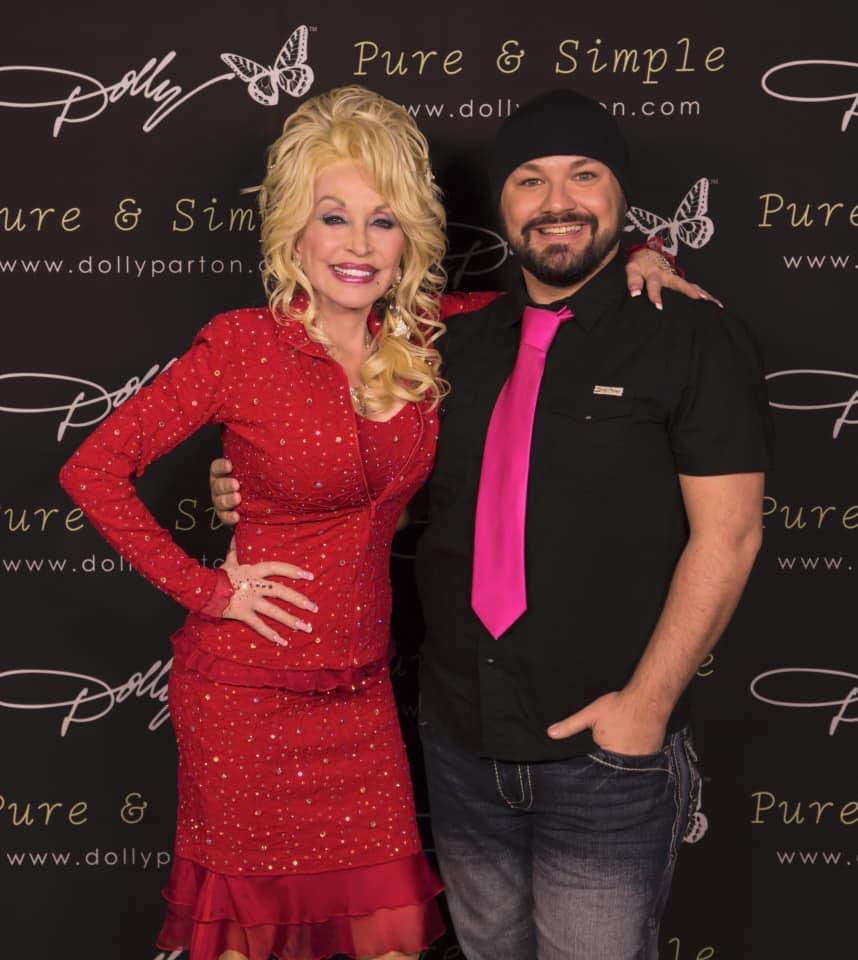 ChrisLHunt's tweet photo. Happy Birthday @DollyParton ! https://t.co/WDLRireWXF