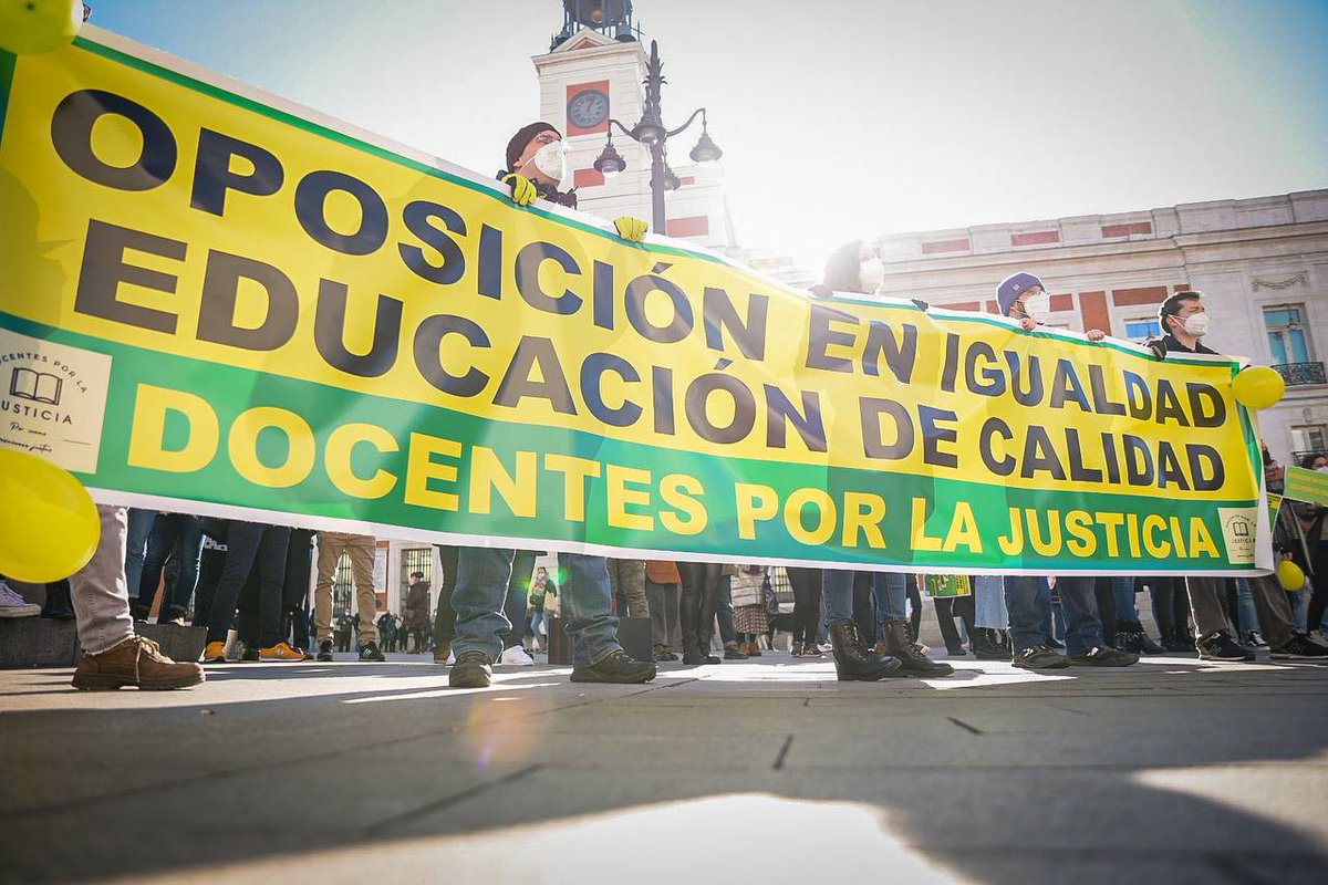 Pastri57971195's tweet photo. #ObjetivoMinistraEducacióN nuestro sistema no evalúa la práctica docente. 10 años de experiencia no te hace mejor profesional sin una verdadera revisión, puedes cometer constantemente los mismos errores https://t.co/Z0Z76yW7mF