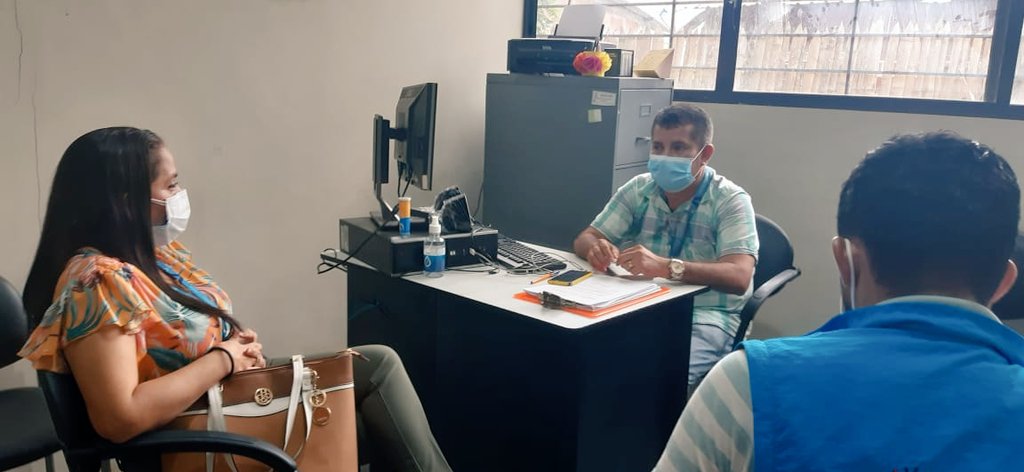 DPS_LosRios's tweet photo. #LosRíos | Con el objetivo de incrementar las coberturas de vacunación contra la #COVID19 en lugares de difícil acceso, la directora distrital, Paola Véliz, mantuvo una reunión de planificación con el teniente Político de la parroquia Antonio Sotomayor. 

#JuntosPorLaSalud https://t.co/mYr5moI9J6