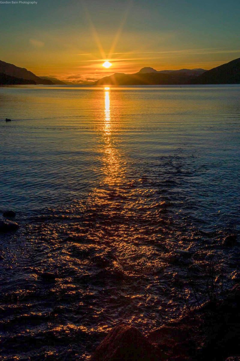 Just before sunset at Dores . Magnificent Loch Ness .<a href="/VisitScotland/">VisitScotland</a> <a href="/BBCScotWeather/">BBC Scotland Weather</a> <a href="/BBCScotlandNews/">BBC Scotland News</a> <a href="/TheDORESINN/">The DORES INN</a> <a href="/Nessiehuntercom/">Steve Feltham</a>