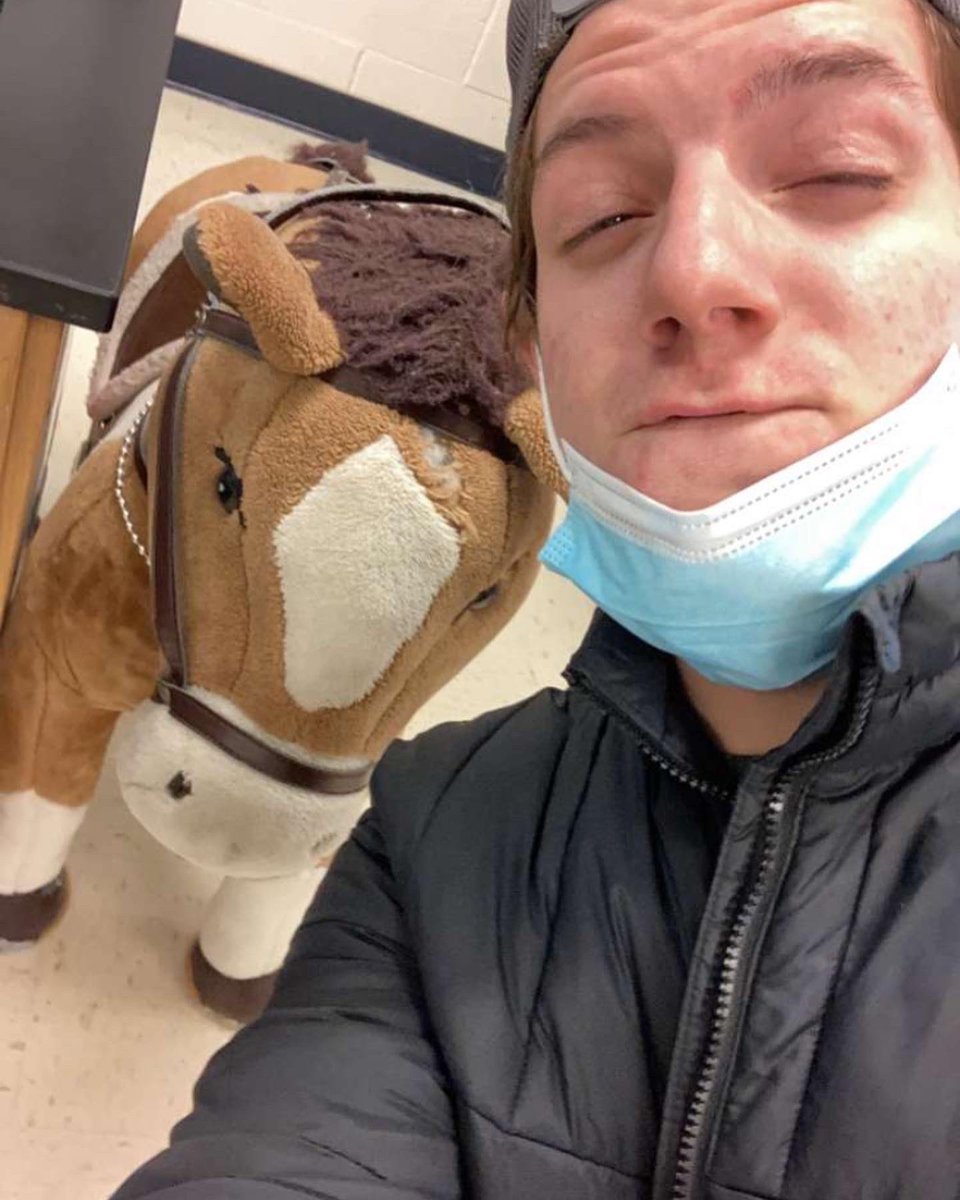 kanelandffa's tweet photo. “We thank you Wednesday”
This week we thank @gkcogsffa for blessing us with our white elephant gift Arnold! Arnold is a broken down toy horse but that sure as heck dosent stop him from putting a smile on our faces https://t.co/X9cinF9t6D