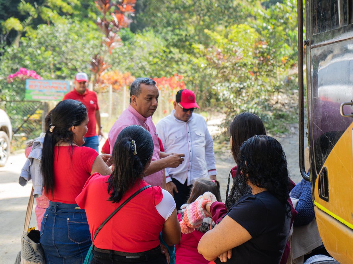 Porque unidos somos más, en compañía de mi equipo de trabajo visitamos Cáchira, La Esperanza, Ocaña y La Pedregoza. #L103 #PepeAlaCamara #RegresaLaPepeMania
#partidoliberal #NorteDeSantander #seguimostrabajando #UnidosSomosMas #senadoL4 #L4 #TodosconchaconsenadoL4