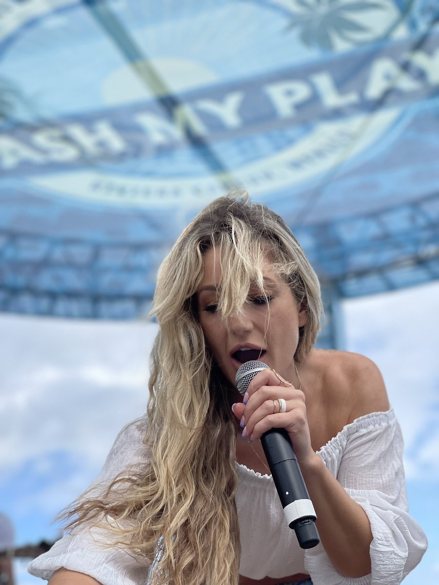 cnsocali's tweet photo. Kicked off @crashmyplaya  Day 1 with the amazing @whitneyduncan! https://t.co/CeRUm3vB6W