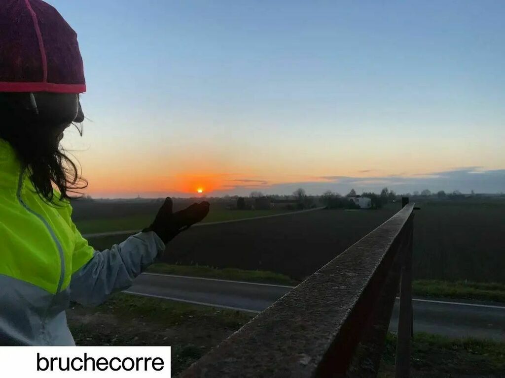 instagr.am/p/CY7TQdnr13D/ #repost @bruchecorre <a href="/repost/">Repost</a>.user
Al sorgere del sole 
.
.
.
#goodmorning #albarunner #albarunning #albarunnerbuongiorno🏃‍♀️ #alba #iocorroqui #campagnaromagnola #runrunrun #sole #alsorgeredelsole