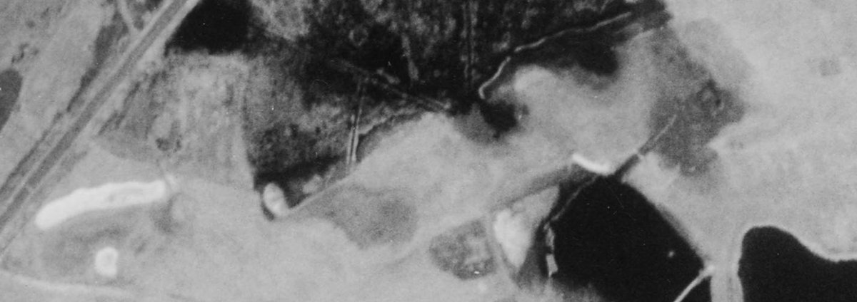 Looks like a #DonaldRoss Road Hole green at Misquamicut Club, 1934. #SethRaynor had worked there before Ross but the club did not own this land at that point. <a href="/BradleySKlein/">Bradley S. Klein 🇺🇦</a> <a href="/SHistorians/">Society of Golf Historians</a> <a href="/BPBlackMetal/">Bethpage Black Metal</a> <a href="/MarcellusShaun/">Shaun Marcellus</a>