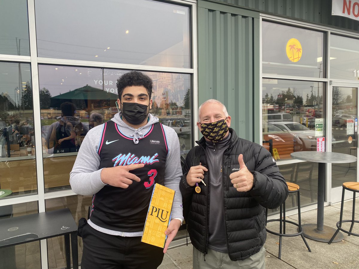 Omar_Elkhatib54's tweet photo. Blessed to receive an offer from Pacific Lutheran University, it was great meeting you coach thank you so much for this opportunity @LuteFBKeimTime https://t.co/S70BGf22hb