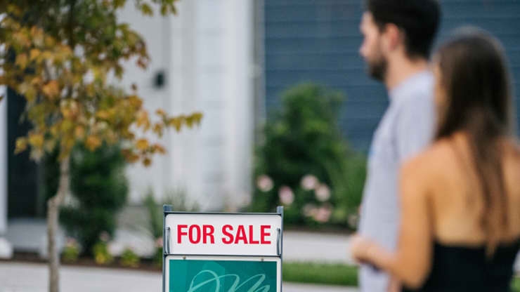 realtorstiles's tweet photo. Brace yourself for another competitive year in the housing market. https://t.co/Gi25v0Fhmf https://t.co/RPDVWppLis