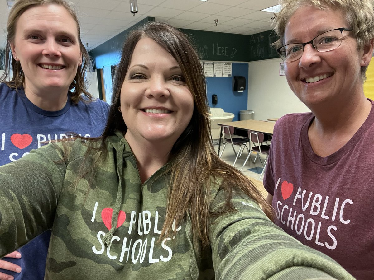 BandGirlSmith's tweet photo. I ❤️Public Schools because of great colleagues(friends) and students! #ilovepublicschools https://t.co/mqWArtG9Yg