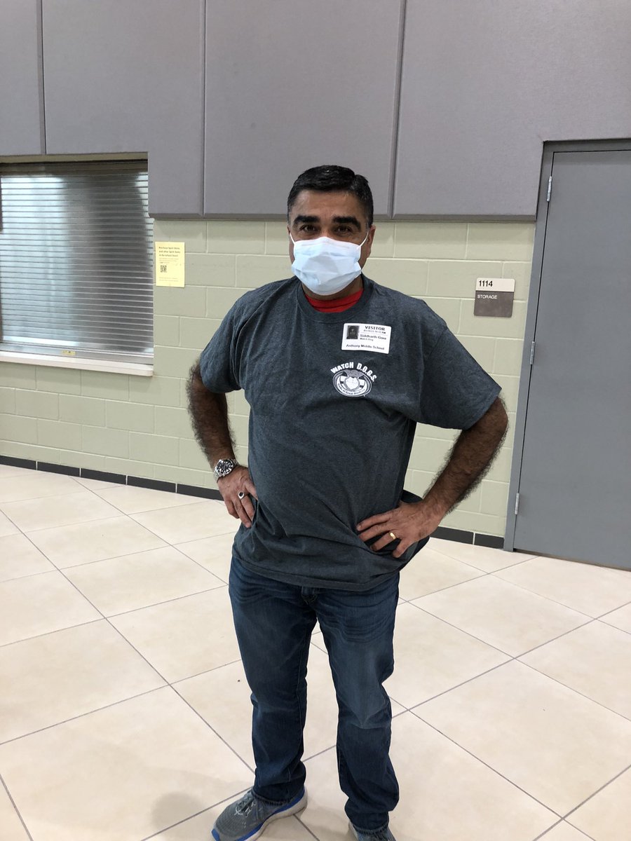 DrAnthonyMS's tweet photo. Watch D.O.G.S. visiting Anthony today! Thank you volunteers! #ravenRISE https://t.co/m33N4KopiD