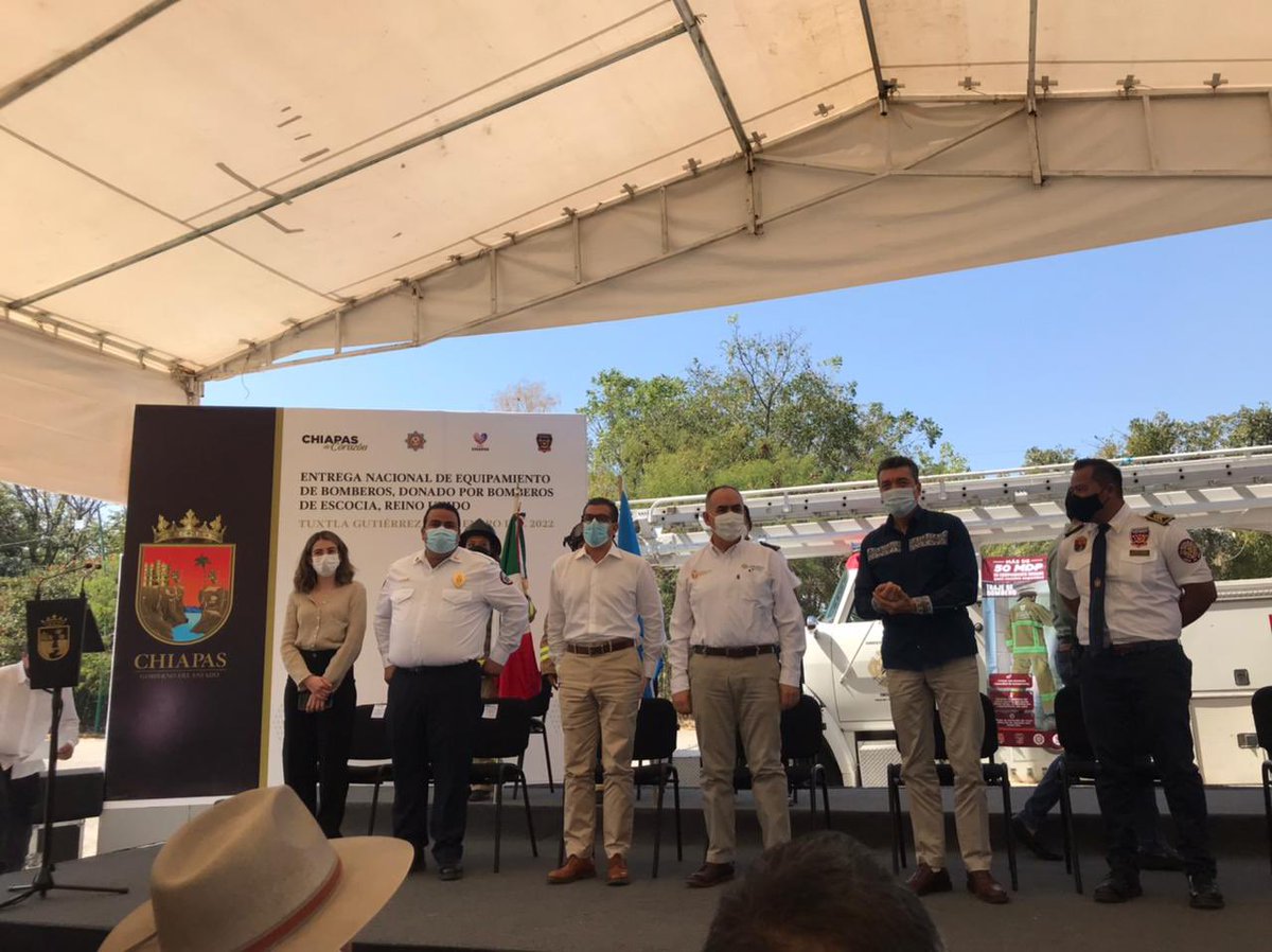 BomberosMexico1's tweet photo. ¡Hoy es un día histórico para los Cuerpos de Bomberos en México! la hermandad entre Bomberos no tiene fronteras, unidos por una misma vocación y pasión de servir a la ciudadanía. https://t.co/0onXHGuVQW