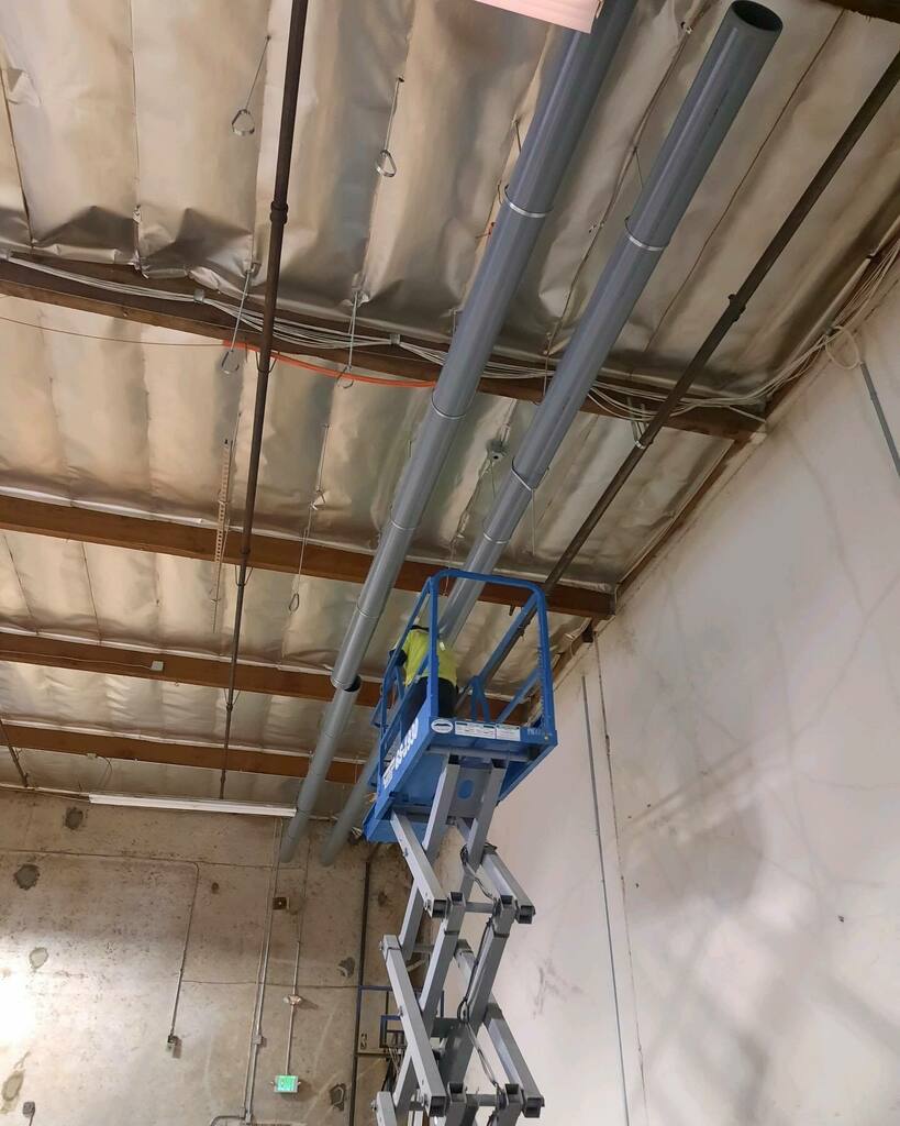 Valiant_America's tweet photo. @hannahindustries Making great progress in Bellevue, WA! Chiller piping being run to supply 190 VFU’s. Stay tuned for the quick transformation #cannabisconstruction #build #builder #construction #chill #grow #agrify #fast #safety #architecture #engineeri… https://t.co/HaGbu18Es8 https://t.co/jBluWzntv2
