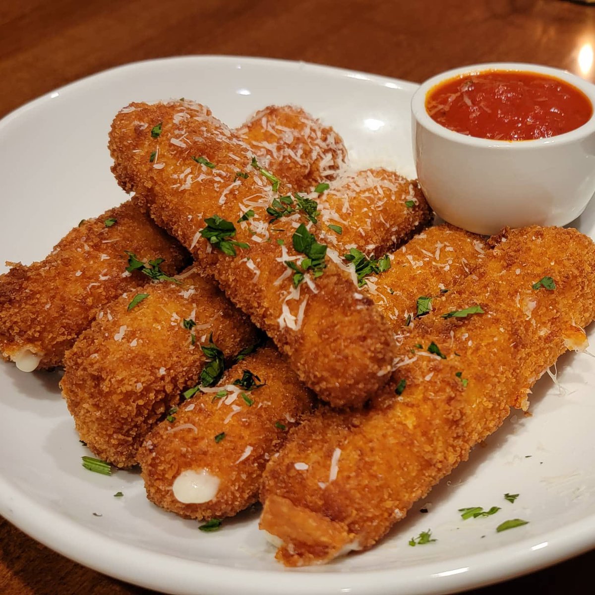 FEDStockton's tweet photo. Some of our Happy hour items shown below include $6 Margaritas🍹, $5 Brewhouse Pretzels served with our house made cheese dip and honey mustard, or freshly made Mozzarella Sticks for $7 😋 come get your Happy Hour on from 3-6pm weekdays! https://t.co/oRqFo0Decw