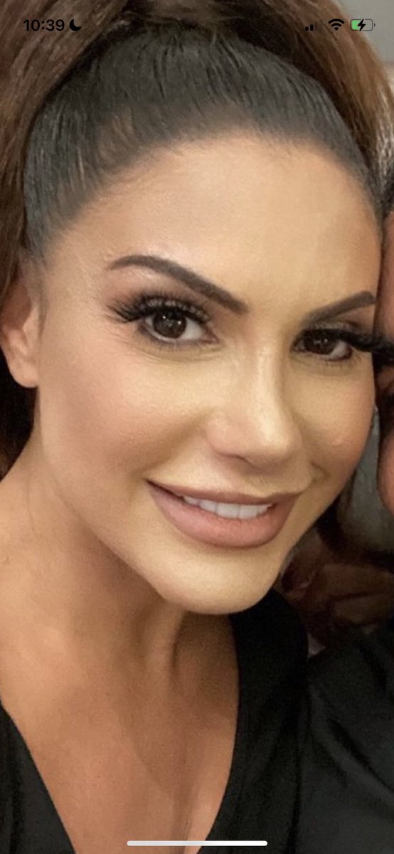 QueenVGunvalson's tweet photo. That new nose ain’t it. #RHONJ 🥴 https://t.co/idgenaEWMF