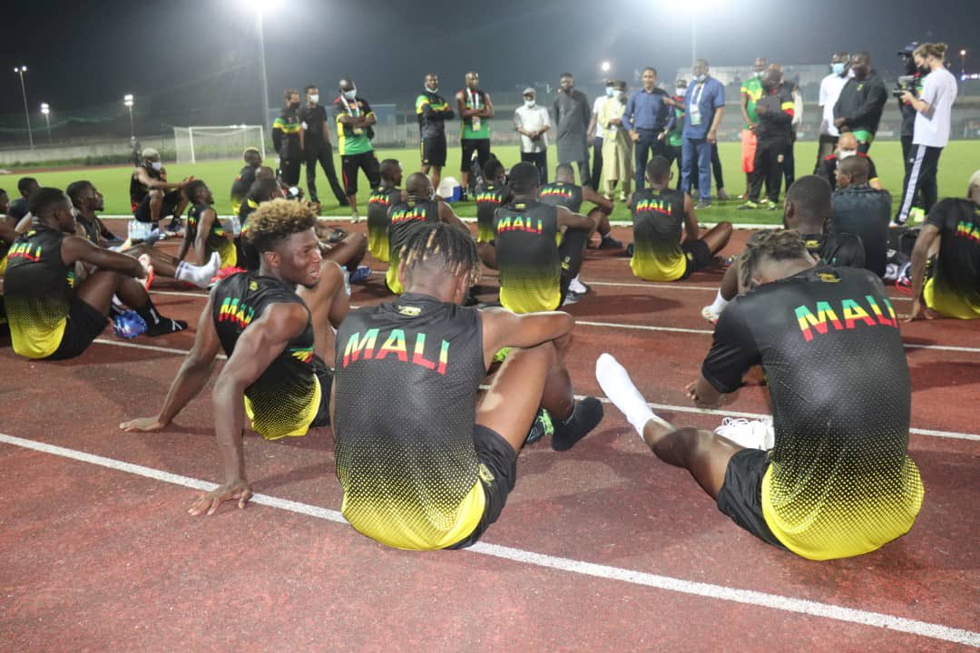 AttaherMossa's tweet photo. #𝐂𝐀𝐍_𝐂𝐌𝟐𝟎𝟐𝟏
En cette veille de match décisif pour les #Aigles, j'ai assisté, ce mercredi 19 janvier 2022, à la dernière séance d'entraînement des 🦅 avant le match de demain contre la #Mauritanie à partir de 19h GMT.
#CAN2022
#Soutien
#MALI
https://t.co/pzICxKtBMA https://t.co/Nm1dL7RzNJ