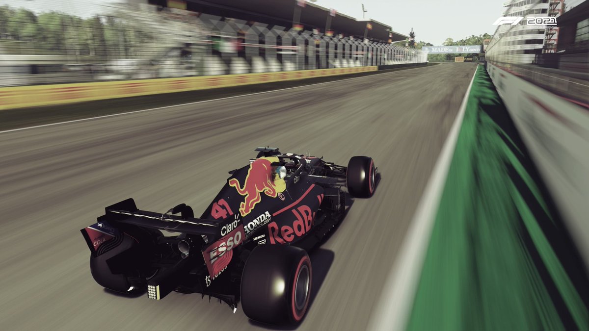 Alt_Maverick41's tweet photo. Bringing back the Chicago flag helmet for S7 of @LeagueOfEurope D3 (Red Bull) and F2 (MP Motorsports) + @ZenithOnlineF1 S7 T1 (Alpine). Got a few titles to defend. #GiveNothingBack https://t.co/KOFqbUkkWI