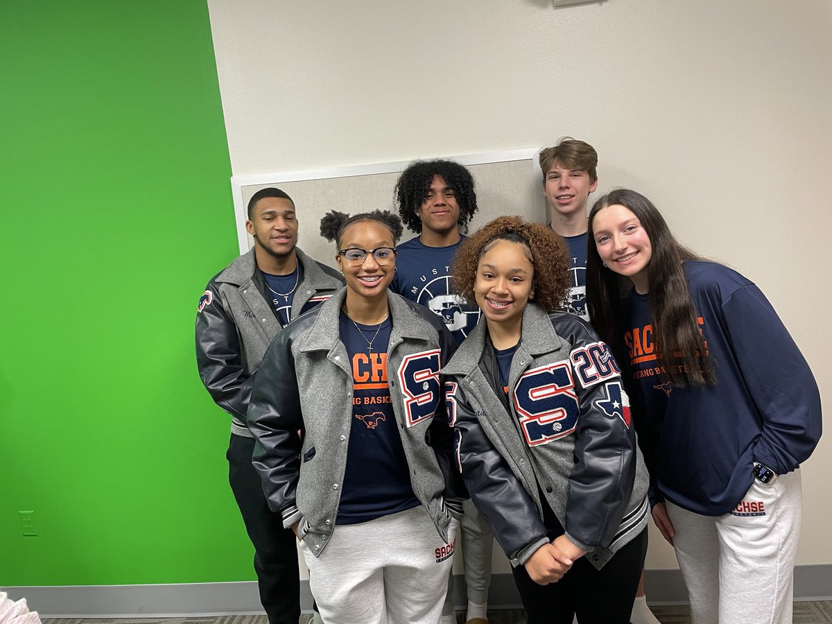 AES_Aviators's tweet photo. Thank you,  @sachsegbb  and @SHSMustangHoops for sharing your athletes with us this morning! @TranieceHall @londynb2024 https://t.co/ENUzLSrLjj