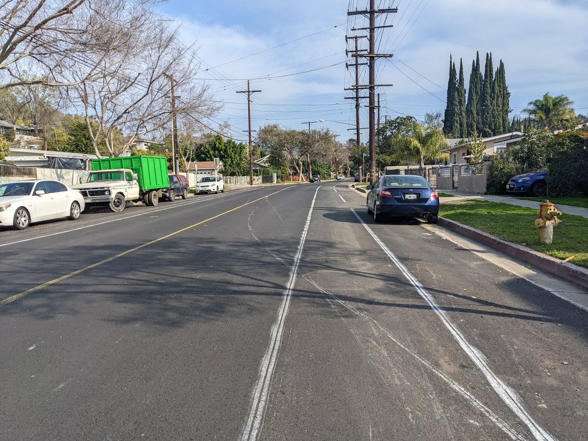 TERA90041's tweet photo. New #SlowYosemite bike lanes on Yosemite Drive are being marked this week by @LADOTofficial!

Reminder: @BSSLosAngeles is resurfacing Yosemite Drive from Eagle Rock Blvd to Townsend this weekend (Sat 1/22 - Sun 1/23) https://t.co/nd42zOOScD