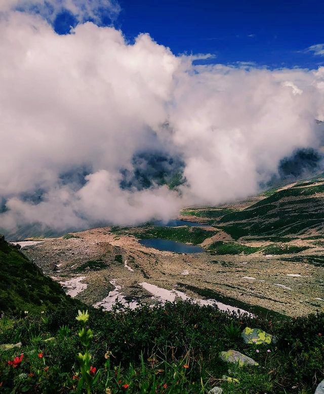 EOIHavana's tweet photo. Pueblo #Mandi en el distrito #Poonch de #JammuAndKashmir - Valles, bosques, lagos, flores y todo lo que los amantes de los viajes siguen buscando está aquí, ven y explora.
#IncredibleIndia 
@JandKTourism @incredibleindia @tourismgoi
#AzadiKaAmritMahotsav 
crédito: @discovermandi https://t.co/kBZJtTRITC
