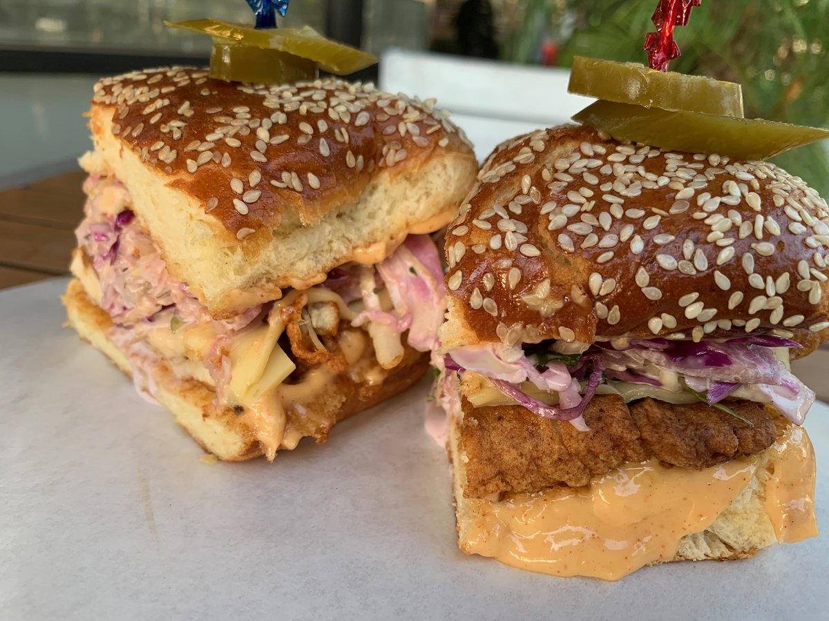 FunburgerGrill's tweet photo. Lunchtime never looked so good!🤤😍
.
𝐃𝐨𝐨𝐫𝐃𝐚𝐬𝐡, 𝐆𝐫𝐮𝐛𝐡𝐮𝐛, 𝐔𝐛𝐞𝐫𝐄𝐚𝐭𝐬, 𝐏𝐨𝐬𝐭𝐦𝐚𝐭𝐞𝐬 
🍔 https://t.co/XYncuVAZ5v | (805) 527-2515 🔥

#FunBurger #Burger #SimiValley #CA #CaliDelivers https://t.co/dCVg0EJHRY