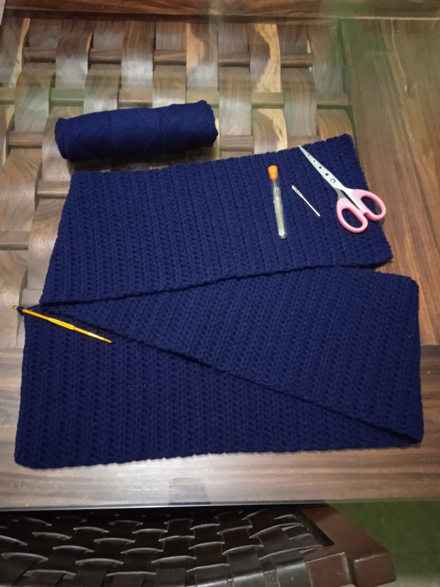 BreeGan_'s tweet photo. Erm Sir, did you just wear the scarf I made? 🤔 https://t.co/qvyNtPfYsb