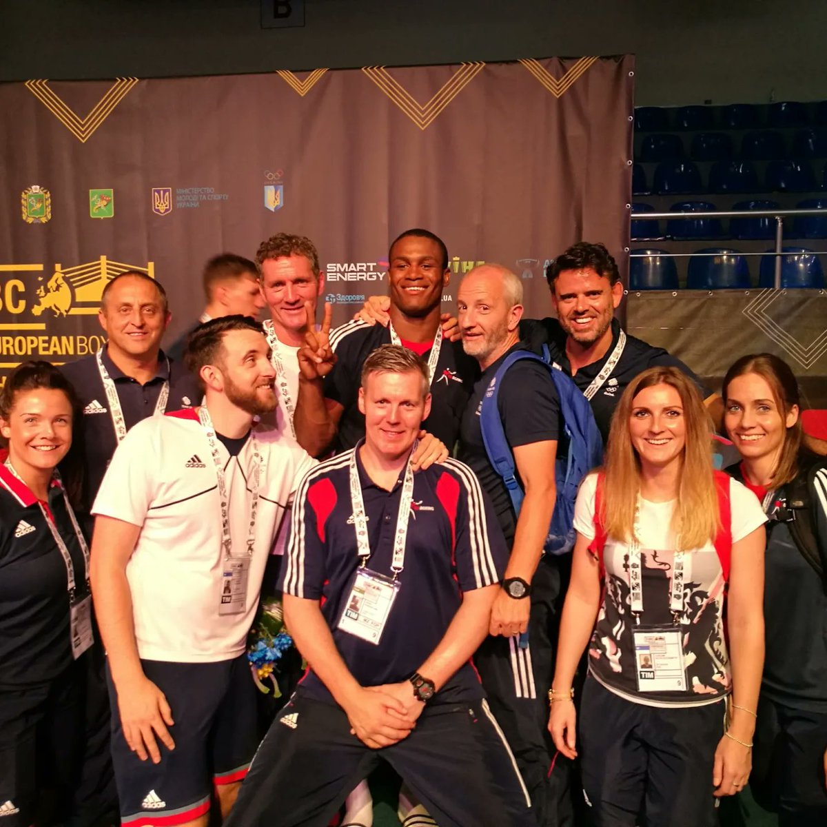 C4CHEV's tweet photo. So much to be said for my time with @gbboxing but not enough words.
Simply put I was given the opportunity to work with some absolutely amazing people in the best sporting facilities in the world. I also got to travel the 🌍 clocking some achievements.
THANK YOU 😢❤️📈
#tluc📈 https://t.co/CWqhZzY1yW