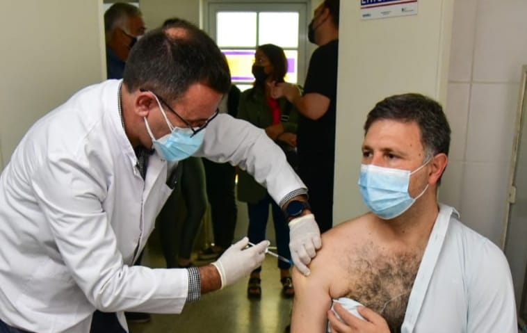 En CAPS de Barrio Las Playas, recibí la tercera dosis de la vacuna contra el Covid-19. 💉🙌🏻⁣
⁣
Gracias al personal de salud que continúa trabajando con todo su empeño para hacer frente a esta pandemia.⁣

⁣#VillaMaríaEsCuidar #VillaMaríaSosVos