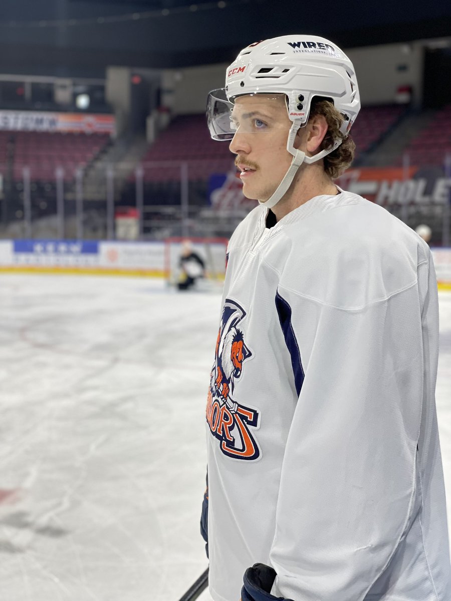 Bakersfield’s own set for an #AHL debut tonight. #Condorstown