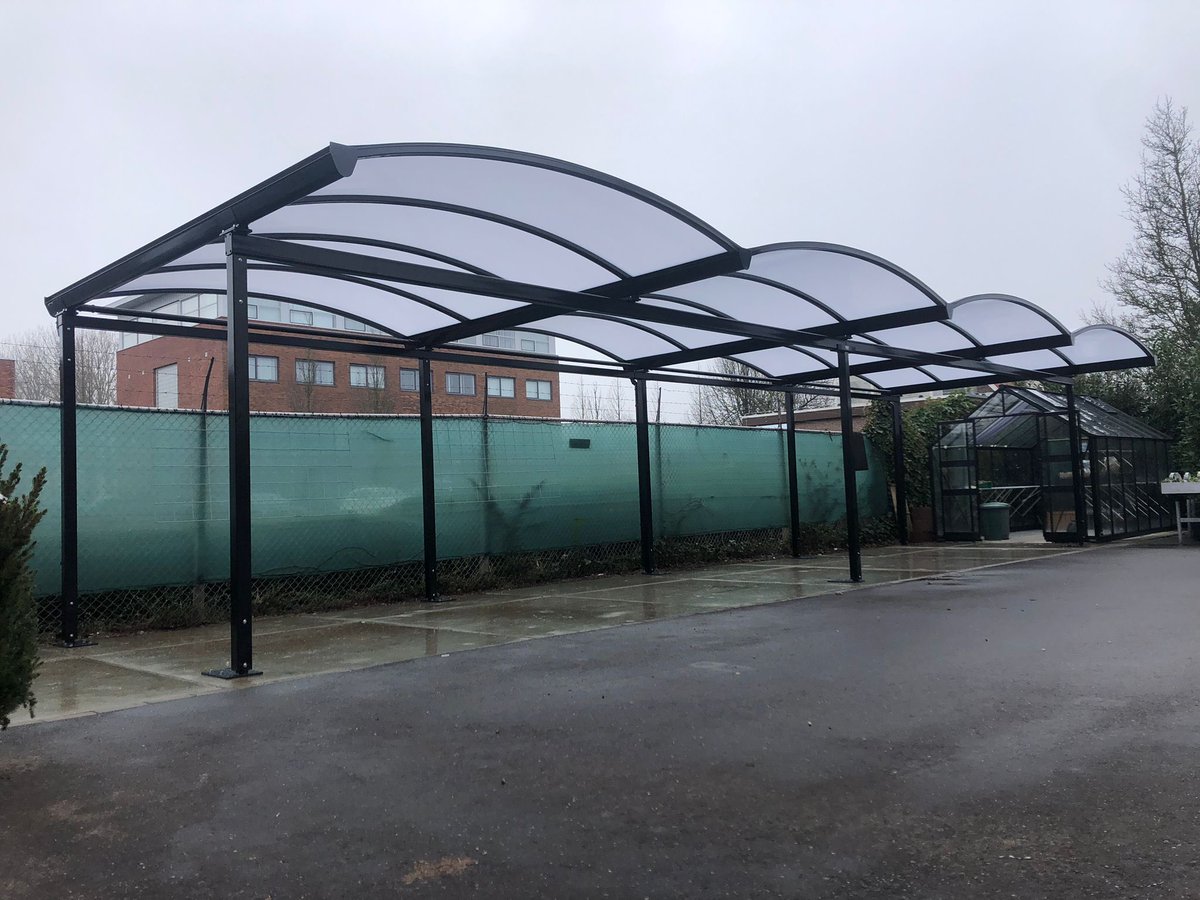 Ken jij een aluminium #lasser die graag bij een familiebedrijf wil werken aan mooie carports, kassen en tuinbouw veiligheidsvoorzieningen? Mail naar: alucon@batistwestland.nl - We geven je graag een rondleiding in Wateringen.