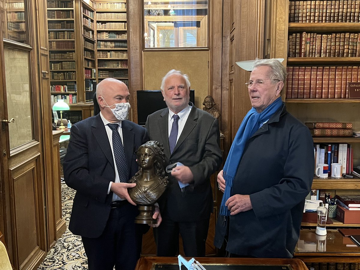 Gérard MENUEL tweet media