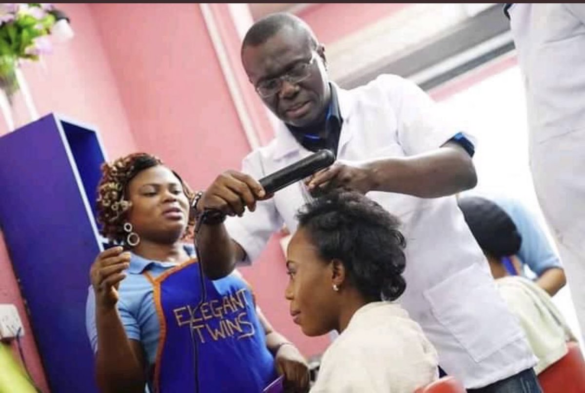 Tutsy22's tweet photo. Ara adugbo election tuntun tide o o!

Werey onirun,…

Idamu Lagos state… 

Sanzo…. 😂 https://t.co/lzruJl2mMe