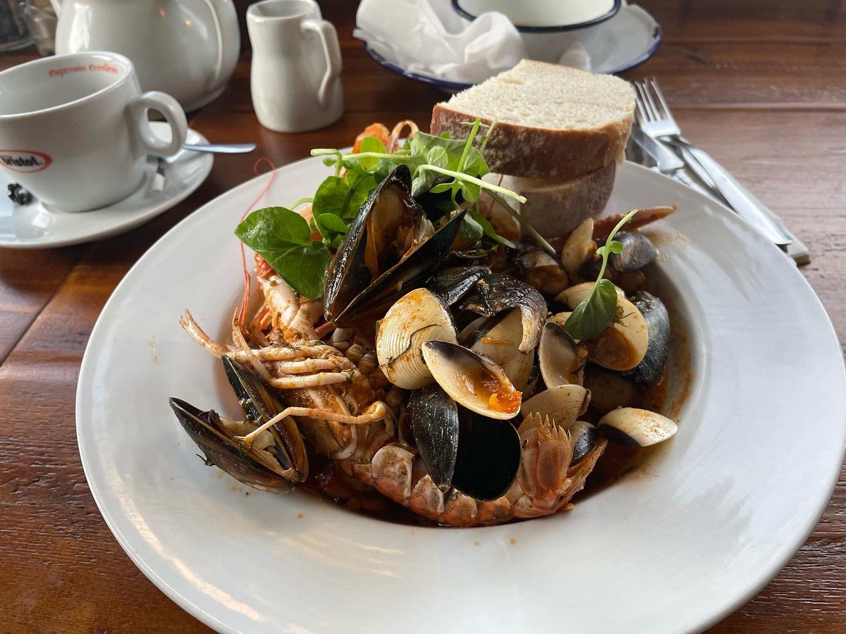 nickofthyme6's tweet photo. What an outstanding lunch in the Fish Shack in Amble today The Mixed shellfish Spanish style gambas was fantastic and the
Roast salmon with sweet corn and crab risotto was delicious @thefishshackamble #thefishshack #amble #northumbria https://t.co/d8CNH1K26n